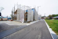 前面道路は居住者のみの通行で交通量が少なく小さなお子様がいるご家庭も安心です＾＾ 大型車両の交通も無く静かで快適な生活を送れます＾＾