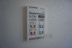 浴室暖房乾燥機には、暖房、乾燥、涼風、換気の4つの機能が付いています。タイマー付きです。