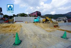 敷地面積広々60坪。西鉄バス「一 番田」停まで徒歩4分。コンビニまで徒歩12分スーパーまで徒歩13分。