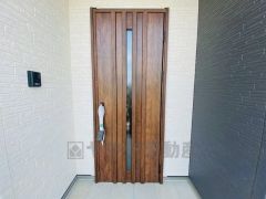 タッチキー採用の玄関。お買い物帰りで、両手がふさがってきても簡単に中に入れます＾＾