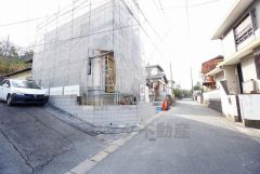 前面道路は、公道西側約4.6ｍ、私道北側4.6ｍ。車通りが少ないため小さなお子様がいるご家庭でも安心です＾＾