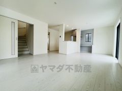 家族が集まる開放的なリビング。約17.7帖の大空間で毎日のお食事が楽しみです＾＾思い思いの時間を過ごしたり、家族みんなで食事をしたり、素敵な団らんの場になりますね。