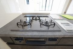 3口コンロなので、効率よくお料理が楽しめます。毎日のお料理も楽しくなりますね＾＾