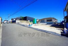 前面道路は南西側約4.6ｍ。交通量が少なく小さなお子様がいるご家庭でも安心です＾＾ 西鉄バス「南ケ丘四ツ角」停まで徒歩4分＾＾