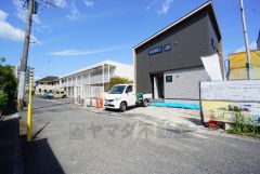 前面道路は交通量が少なく小さなお子様がいるご家庭も安心です＾＾