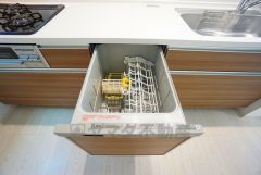 家事の時間が短縮できる食器洗浄乾燥機付。後片付けもラクラクです。
