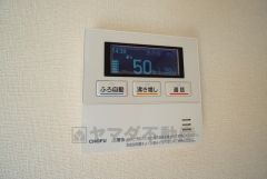 給湯機リモコンです＾＾忙しい夕飯の準備の時間帯に重宝しますね。