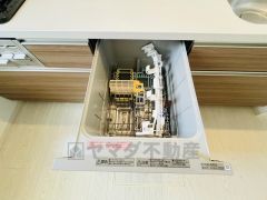 家事の時間が短縮できる食器洗浄乾燥機付。後片付けもラクラクです。