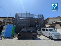 オール電化・オールフローリングの4LDK＾＾ 小学校、スーパー、コンビニが徒歩10分以内にあり利便性の良い場所となっております＾＾