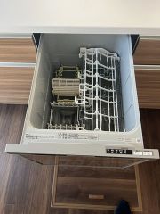 家事の時間が短縮できる食器洗浄乾燥機付。後片付けもラクラクです。 食器を洗う手間が減るので家族とのコミュニケーションの時間や自分の時間が増えますね。