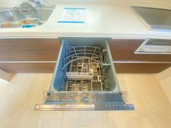 家事の時間が短縮できる食器洗浄乾燥機付。後片付けもラクラクです。