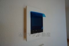 防犯性、セキュリティ対策に安心できるテレビモニター付きインターフォンです。セールスマン対策にもなり安心できます。