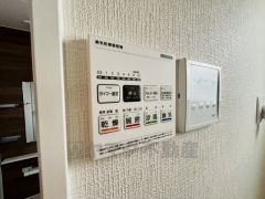 浴室暖房乾燥機には、暖房、乾燥、涼風、換気の4つの機能が付いています。タイマー付きです。