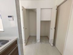 パントリー完備。食器やキッチン用品、食料品の保存に便利です＾＾