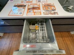 家事の時間が短縮できる食器洗浄乾燥機付。後片付けもラクラクです。 食器を洗う手間が減るので家族とのコミュニケーションの時間や自分の時間が増えますね。