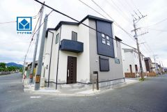 西鉄バス「東ケ丘」停徒歩2分。通勤や通学に便利＾＾筑紫野イオンモールまで車で約16分（5ｋｍ）