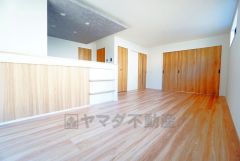 断熱性能の窓ガラスを採用。省エネ、光熱費カットにも貢献します。 夏は涼しく、冬は暖かく快適に過ごせます。