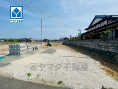 ホワイト・ブラックを基調としたハイセンスな外観です＾＾ 建物ごとに間取りや色味が異なりますので、ぜひ一度現地で見比べてください＾＾