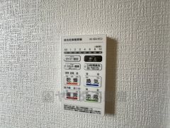 浴室暖房乾燥機には、暖房、乾燥、涼風、換気の4つの機能が付いています。タイマー付きです。