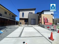 西鉄天神大牟田線「桜並木」駅まで徒歩約23分＾＾JR鹿児島本線「南福岡」駅まで徒歩約35分＾＾