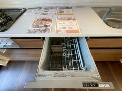 家事の時間が短縮できる食器洗浄乾燥機付。後片付けもラクラクです。