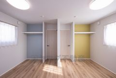 2ドア仕様なので、間仕切り壁を作れば2部屋として使用できます＾＾