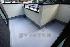 同仕様写真。広々としたバルコニー。 天気のいい日にはお布団もまとめて干せそうですね＾＾ 陽当たり、風通し良好です＾＾