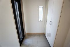 同仕様写真。たっぷり収納できるシューズボックスです。家族全員の靴がきれいに整頓できます。