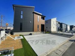 コンビニ・ドラッグストアまで徒歩2分＾＾スーパーまで徒歩9分＾＾