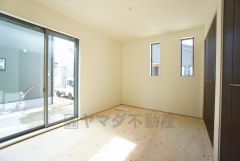 ＬＤＫに隣接する和室です。様々な使用用途で活躍しそうです。 和室は接待部屋にも使えますね。