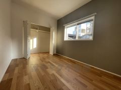 住む人のこだわりを活かす洋室＾＾日当たりがよく、寝室としての利用もおすすめ。広めのクローゼットもあり荷物もすっきり片付けれ、ゆとりのある暮らしが出来ます＾＾