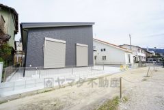前面道路は北側2.6ｍと南側4ｍです。 すぐ近くにお子様が遊べる柳原公園があり、お子様がいるご家庭にも喜ばれます＾＾