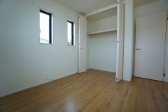 全居室に収納完備。下段を引き出し収納にするなど、空いたスペースを有効活用すれば収納力がグッと高まります。常に整理整頓されたお部屋は気持ちがいいです＾＾