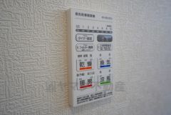 浴室暖房乾燥機には、暖房、乾燥、涼風、換気の4つの機能が付いています。タイマー付きです。