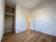 温かい光の差し込むゆとりのある居室をぜひ現地にてご確認くださいませ。