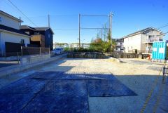 西鉄バス「片峰」停まで徒歩4分。