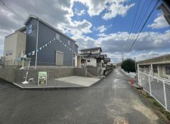 前面道路は公道北側約4ｍ。