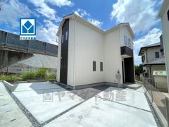 イオン乙金SCまで車で約5分（1.5ｋｍ）日当たり良好な南面バルコニー。小学校まで徒歩6分。