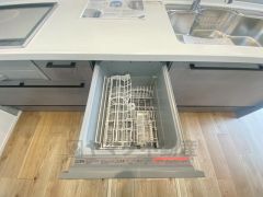 家事の時間が短縮できる食器洗浄乾燥機付。後片付けもラクラクです。