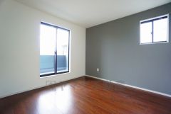 2面採光を確保した明るい室内は、風通しも良く、大変居心地の良い空間となっております。爽やかな風を感じて起きる朝は、快適生活の始まりに。