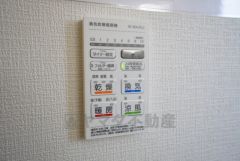 浴室暖房乾燥機には、暖房、乾燥、涼風、換気の4つの機能が付いています。タイマー付きです。