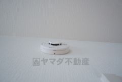 火災発生をいち早く知らせてくれる火災報知器は標準装備です。
