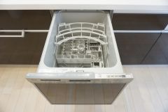 同仕様写真。炊事時間を大幅に短縮できる食器洗浄乾燥機付き＾＾食器を洗う手間が減るので家族とのコミュニケーションの時間や自分の時間が増えますね。