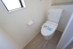 1階2階の2ヶ所にトイレがありますので、忙しい朝にもゆとりが生まれますね＾＾
