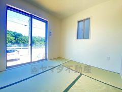 リビング隣には、ホッとできる和室を用意。お子様のお昼寝スペースや書斎としてなど、いろいろとお使い頂けます。