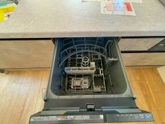 家事の時間が短縮できる食器洗浄乾燥機付。後片付けもラクラクです。 食器を洗う手間が減るので家族とのコミュニケーションの時間や自分の時間が増えますね。