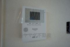 防犯性、セキュリティ対策に安心できるテレビモニター付きインターフォンです。セールスマン対策にもなり安心できます。