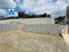 敷地面積広々60坪。西鉄バス「一 番田」停まで徒歩4分。コンビニまで徒歩12分スーパーまで徒歩13分。