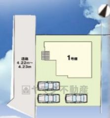 カースペース3台＾＾ ご夫婦で1台ずつとご友人などの急な来客でも安心です＾＾ 前面道路は西側4.2ｍ。