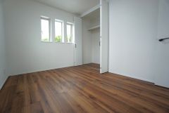 住む人のこだわりを活かす洋室＾＾日当たりがよく、寝室としての利用もおすすめ。広めのクローゼットもあり荷物もすっきり片付けれ、ゆとりのある暮らしが出来ます＾＾